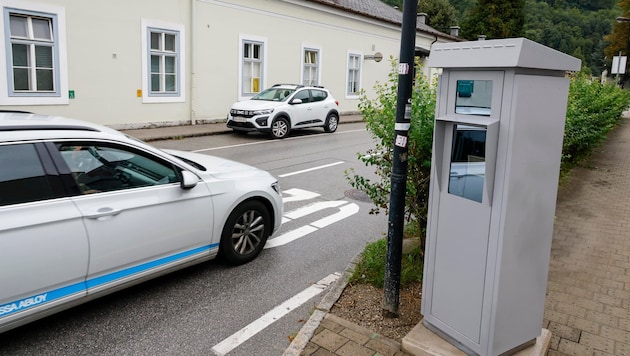 Seit Kurzem steht in der Halleiner Döttlstraße bei der Volks- und Mittelschule Burgfried ein ...