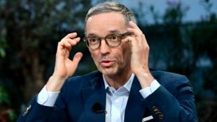 FPÖ-Bundesparteiobmann Herbert Kickl ging im ORF-Sommergespräch auch wieder auf die ÖVP los.