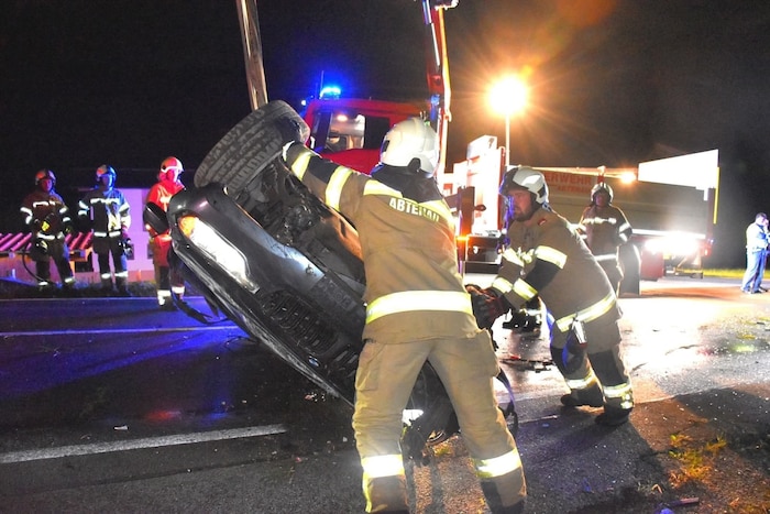 Die Feuerwehrler hatten alle Hände voll zu tun.