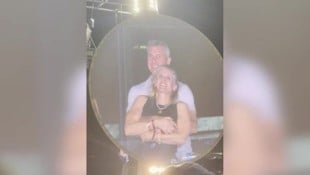 Ein Konzert, ein Kuss – und plötzlich Schlagzeilen im ganzen Land: Kristin Cabot, Managerin in ...