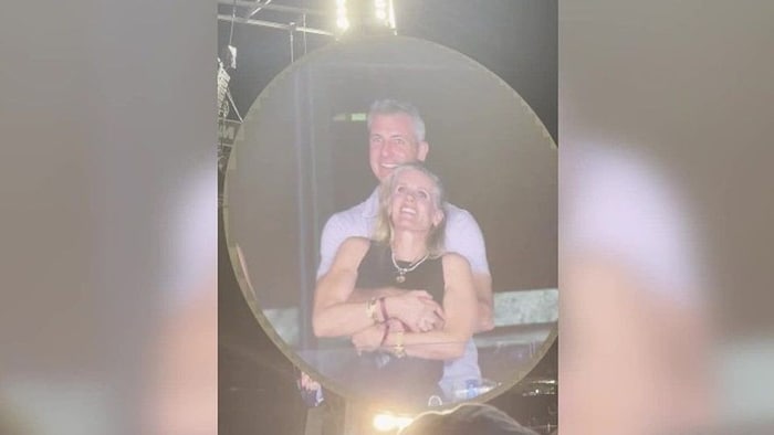 Ein Konzert, ein Kuss – und plötzlich Schlagzeilen im ganzen Land: Kristin Cabot, Managerin in ...