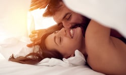 Während die Männer die Woche über recht gleichmäßig, am häufigsten am Sonntag, von sexuellen ...