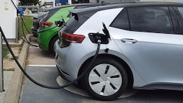 In Norwegen sind Elektroautos alltäglich: 2025 war fast jedes neue Fahrzeug ein E-Auto. ...