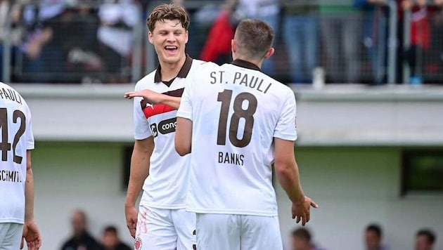 Jannik Robatsch (li.) fühlt sich bei St. Pauli wohl.