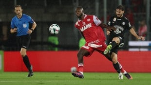 Der GAK um Sadik Fofana (li.) sagt Sturm um Otar Kiteishvili den Kampf an.