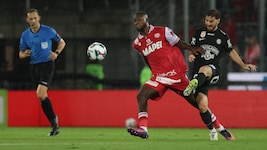 Der GAK um Sadik Fofana (li.) sagt Sturm um Otar Kiteishvili den Kampf an.