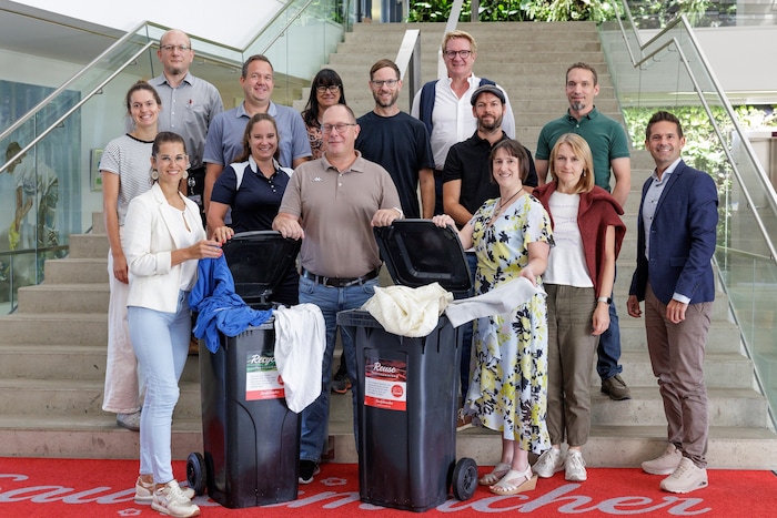 Das steirische Team arbeitet an einem neuen Sortiersystem für Altkleider.