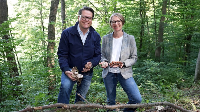 Klimastadtrat Jürgen Czernohorszky mit der Penzinger Bezirksvorsteherin Michaela Schüchner ...