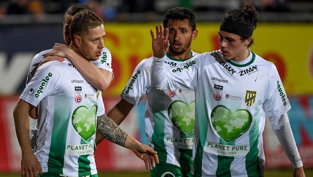 Einst wirbelten Daniel Sobkova (l.) und Toptorjäger Ronivaldo (M.) gemeinsam bei der Lustenauer ...