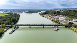 Der Bau der neuen Donaubrücke in Mauthausen lässt auf sich warten, die SP schlägt nun Alarm.
