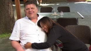 „Das Geschäft mit der Liebe“: Peter Fäustl hat mit seiner Joy in Thailand anscheinend das große ...