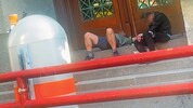 Egal, ob Tag oder Nacht – Dutzende Drogenabhängige belagern den Park und konsumieren vor Ort und ...