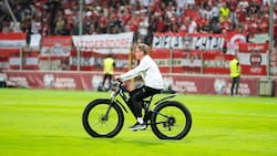 Teamchef Ralf Rangnick bewegte sich recht ungewöhnlich fort.