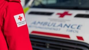 Die Rettungskräfte brachten Vater und Sohn ins Krankenhaus (Symbolbild).