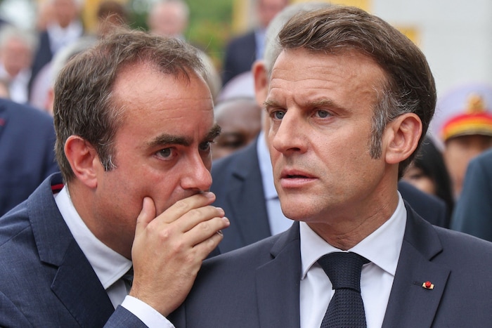 Frankreichs Präsident Emmanuel Macron (re.) mit dem neuen Premier Sebastien Lecornu