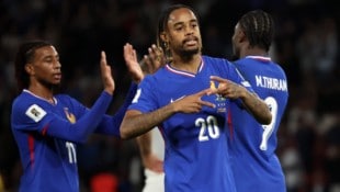 Frankreich zitterte sich zu einem 2:1-Erfolg gegen Island.