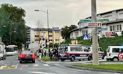 Die Lkw-Fahrerin übersah die Fußgängerin am Zebrastreifen.