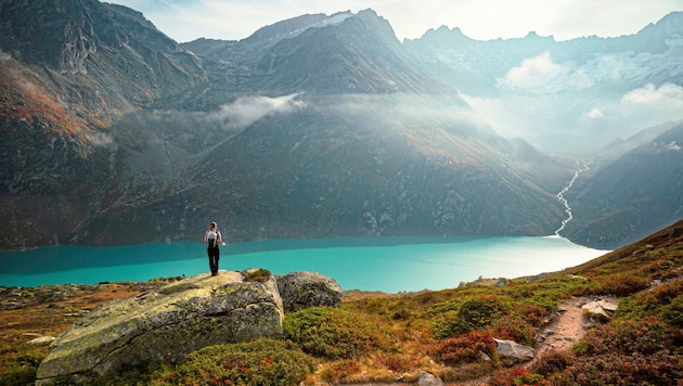Der Göscheneralpsee liegt hochalpin im Kanton Uri und ist über eine Stichstraße zu erreichen.