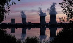 Kernenergie, im Bild das AKW im französischen Cattenom, gilt aufgrund geringer ...