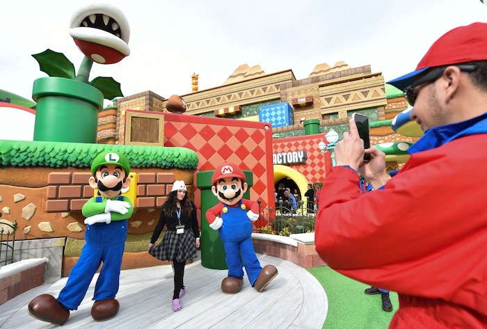 Mario und sein Bruder Luigi begeistern mit Freizeitparks auch in der physischen Welt.