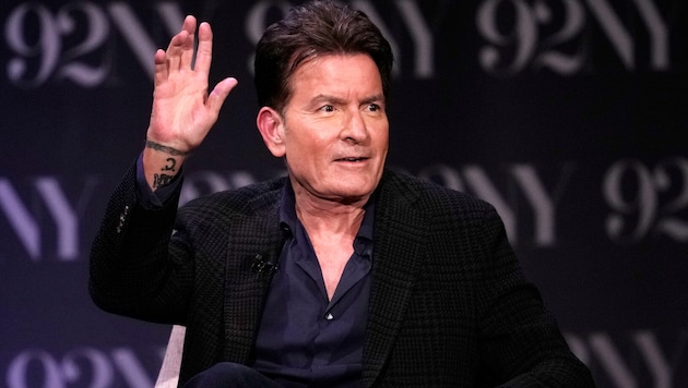 Charlie Sheen bereut wenig. Doch seine Tattoos sind ein großes Ärgernis für ihn.