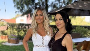 „Immo-Queen“ Niki Gold hilft Nina Stern beim Hausverkauf.