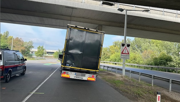 Der Ungar fuhr mit einem platten Reifen auf der Autobahn – dies führte zu einer starken Neigung ...