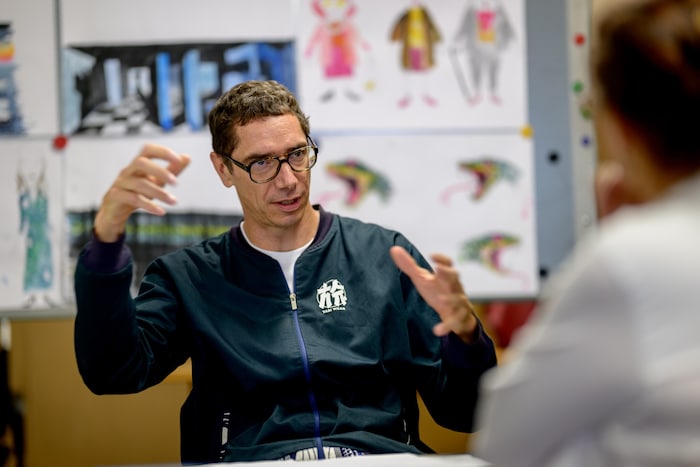 Bühnenbildner Christof Hetzer im Gespräch mit der „Krone“ in seinem Atelier.
