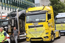 Nächstes Jahr sollte die LKW-Maut um weitere 10 Prozent angehoben werden. Mit einer Demo-Fahrt ...