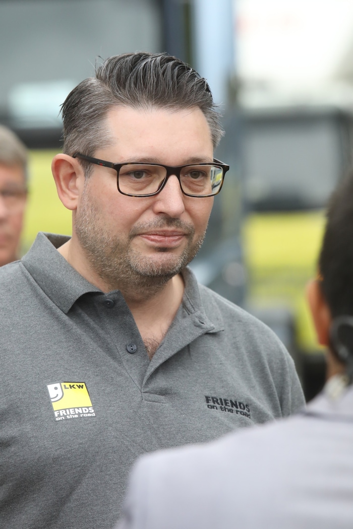 Branchen-Obmann Markus Fischer warnt, dass höhere Transportkosten Lebensmittel & Co. verteuern. ...