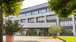 Im Amt der Landesregierung wird eine neue Stelle geschaffen – die Opposition erwartet rasche ...