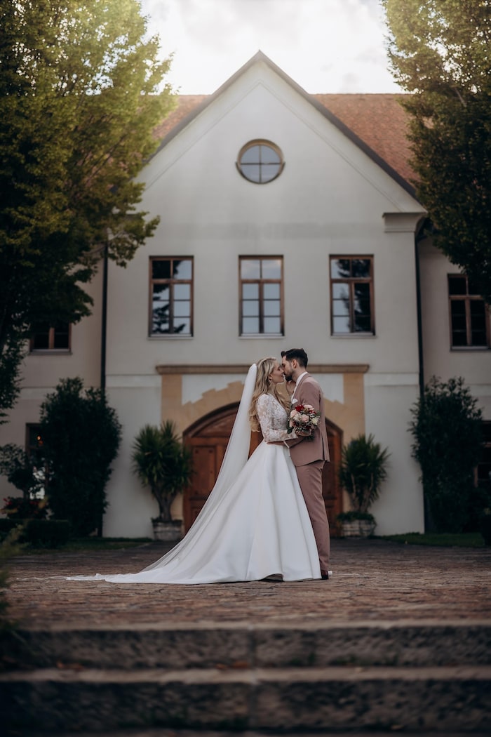 Im Weinschloss Thaller in der Oststeiermark sagte das hübsche Paar „Ja“ zueinander.