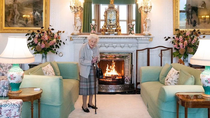 Kurz vor ihrem Tod entstand dieses Foto der Queen auf ihrem geliebten Landsitz Balmoral, wo sie ...