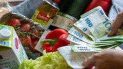 Die Österreicher haben aktuell mit dauernd steigenden Preisen im Lebensmittelhandel zu kämpfen.