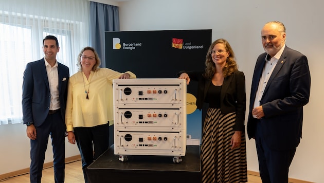 Burgenland- Energie- Geschäftsführer Sharma, Bürgermeisterin Silvia Pitzl, Vizelandeschefin ...