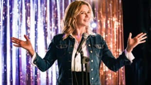 Veronica Ferres  in einer Szene, in der sie es als Stand-Up-Comedian versucht.