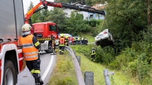 Aufmerksame Arbeiter entdeckten ein demoliertes Schild – und schließlich den verunglückten ...