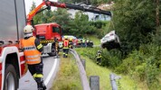 Aufmerksame Arbeiter entdeckten ein demoliertes Schild – und schließlich den verunglückten ...
