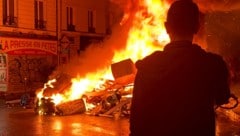 Hunderte Brände auf öffentlichen Straßen begleiteten die Proteste in Frankreich.