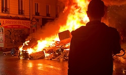 Hunderte Brände auf öffentlichen Straßen begleiteten die Proteste in Frankreich.