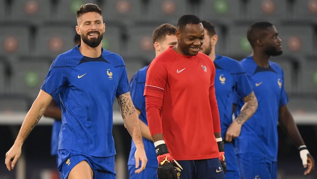 Steve Mandanda (re.) beendet seine Karriere.