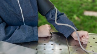 Ein im Alter von sieben Jahren festgestellter Bluthochdruck ist mehr als 50 Jahre später mit ...