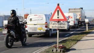 Für die Erhaltung der Landesstraßen sind 86,3 Millionen Euro budgetiert. Um die Summe zu ...