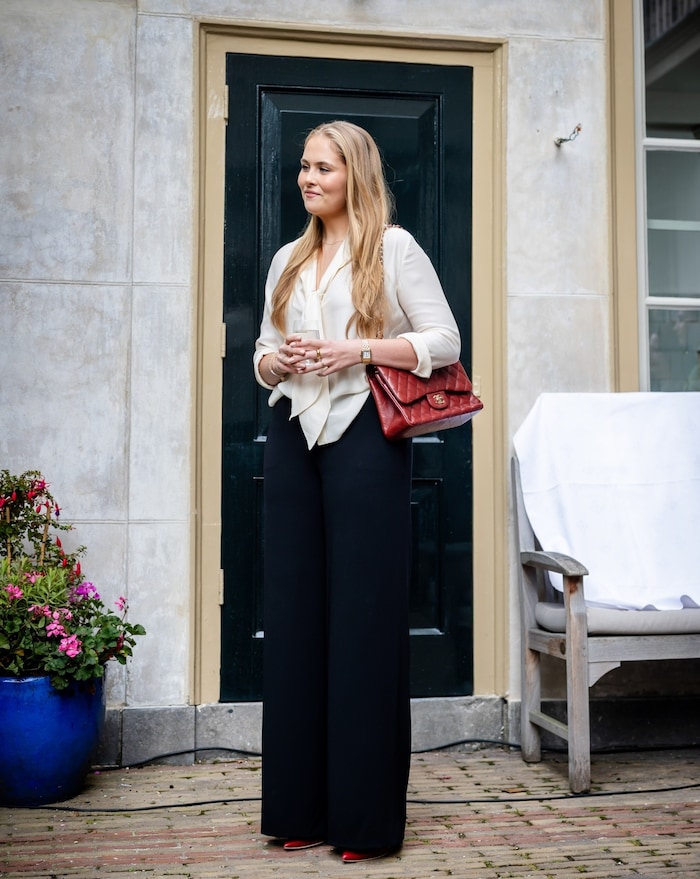 Kronprinzessin Amalia zeigte sich sehr elegant beim Besuch in Amsterdam.
