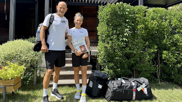Julia Mayer und Richard Schmied, ihr Freund und Manager, in Chiba