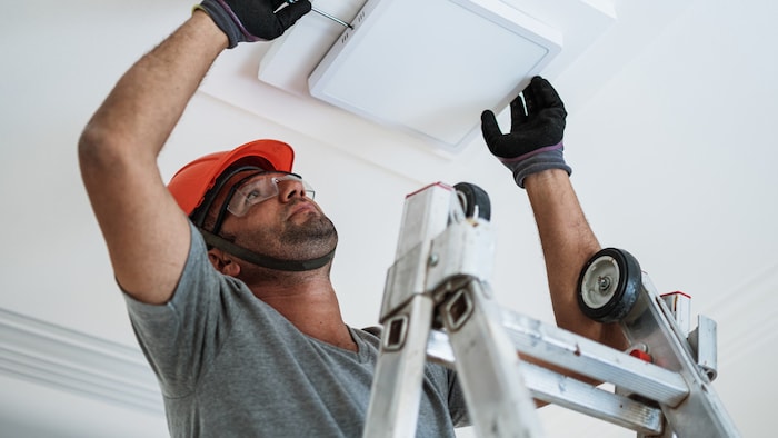 Für mehr als ein Drittel des Pfuschs ist der Sektor Baugewerbe und Handwerksbetriebe ...