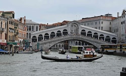 Es handelt sich bereits um den zweiten antisemitischen Vorfall in Venedig innerhalb eines ...