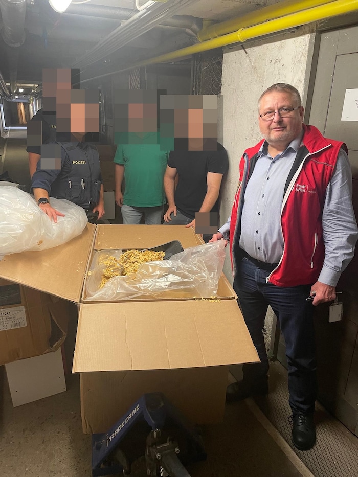 Über 200 Kilogramm Rohtabak wurden ins Land geschmuggelt und im Hinterhof weiterverarbeitet. ...