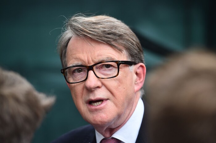 Die Polizei ermittelt gegen den britischen Ex-Minister Peter Mandelson wegen Amtsmissbrauchs.