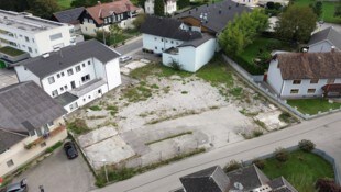 In Vorchdorf sorgt dieses Grundstück seit acht Jahren für heftige Diskussionen.
